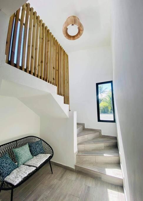 Villa Bois De Couleur Piscine Et Toit Terrasse 圣皮埃尔 外观 照片