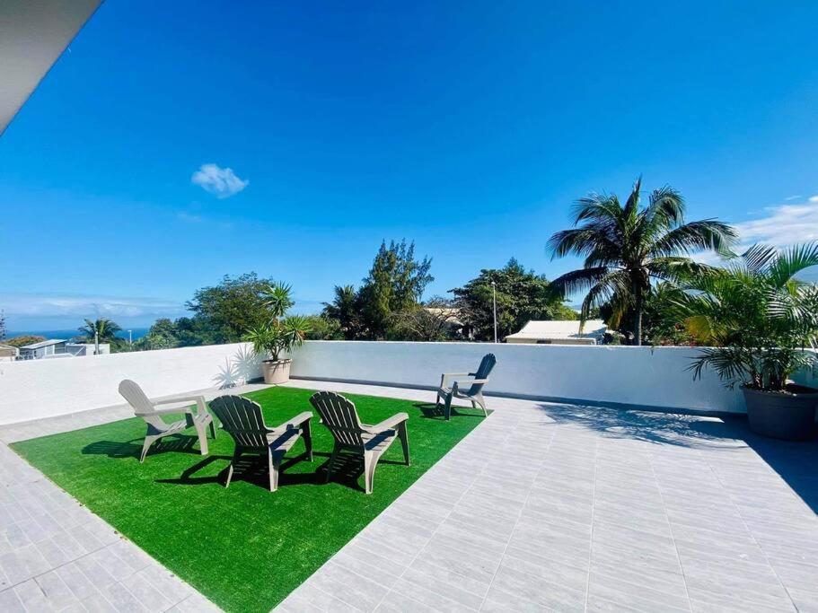 Villa Bois De Couleur Piscine Et Toit Terrasse 圣皮埃尔 外观 照片
